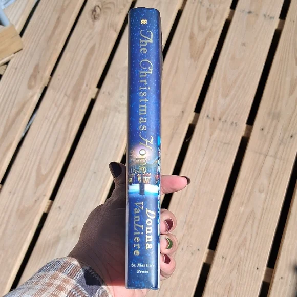 The Christmas Hope by Donna VanLiere - Picture 3 of 3